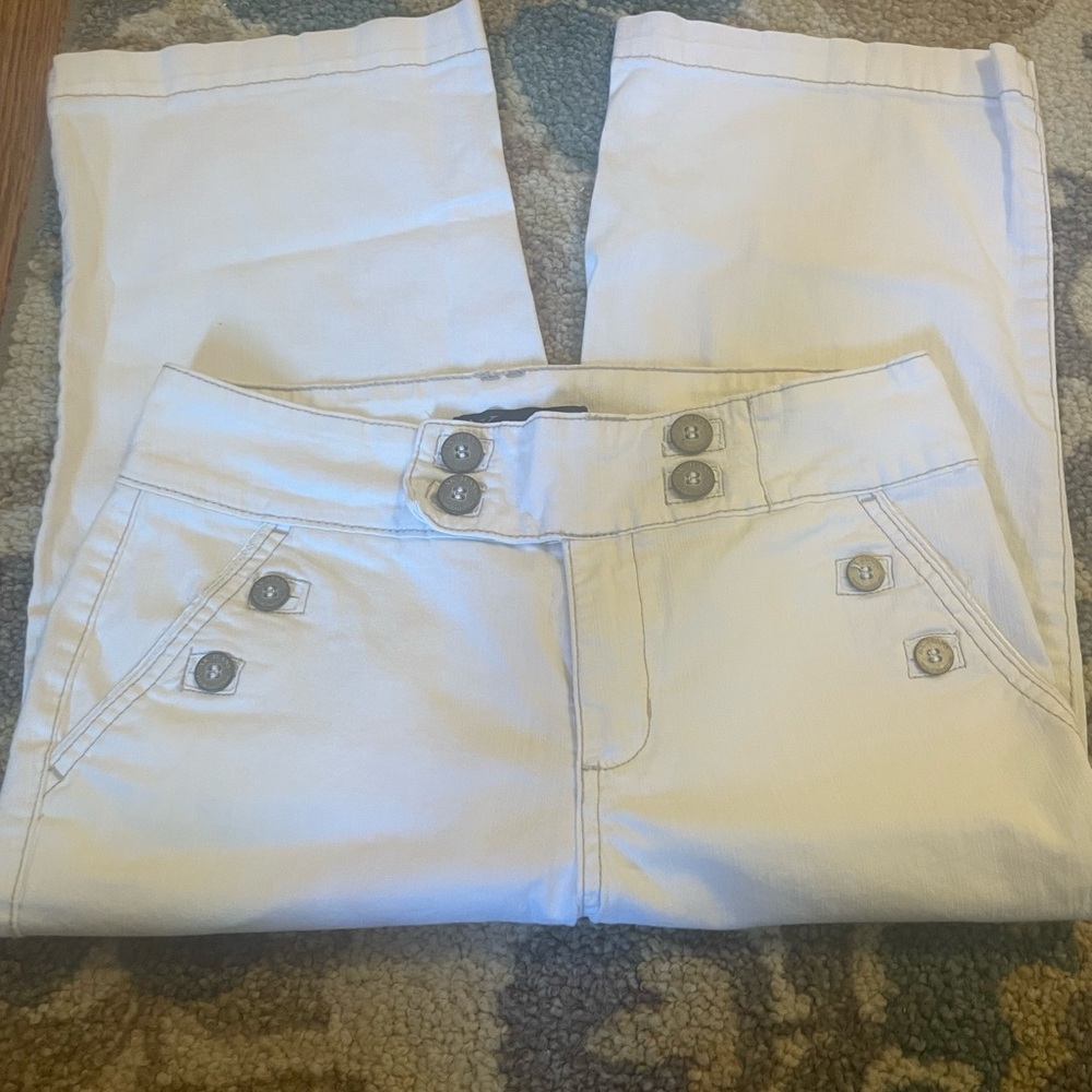 White Button-Accent Casual Jeans - Picture 2 of 3